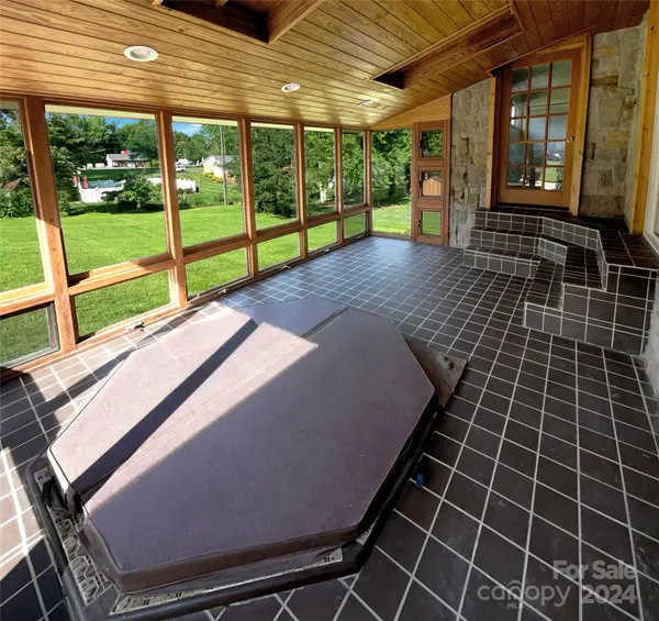 2372 Heavner RD, Lincolnton, NC 28092