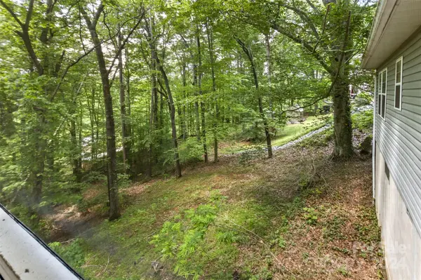 410 Scarlet Oaks DR, Etowah, NC 28729