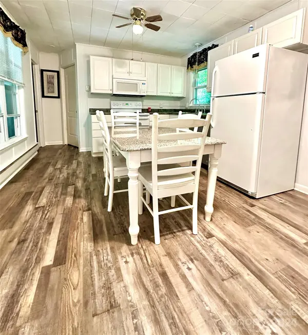 36 Belle Flower CIR, Maggie Valley, NC 28751