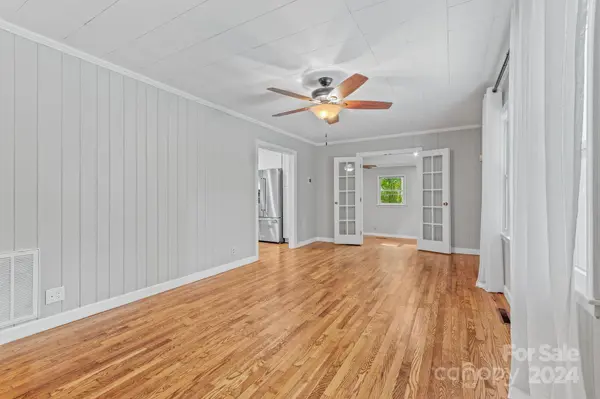 625 Lenox PL, Hendersonville, NC 28739
