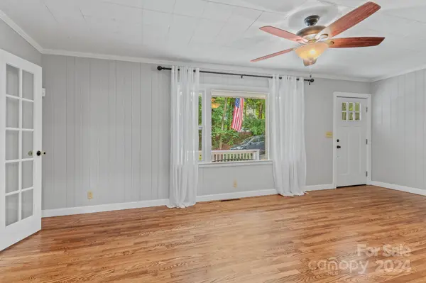 625 Lenox PL, Hendersonville, NC 28739