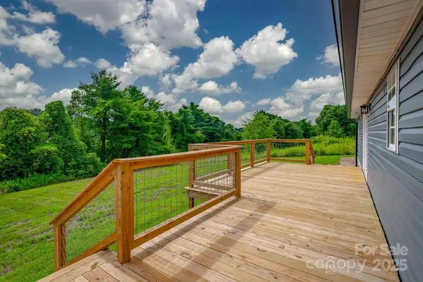 55 Shannon Park CIR, Taylorsville, NC 28681