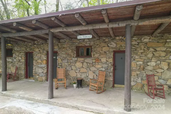 109 Dolan RD, Waynesville, NC 28786