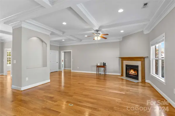 2427 Falcon LN, Statesville, NC 28625