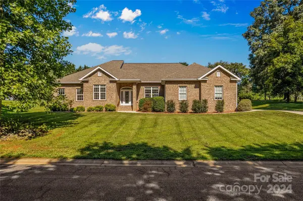 2427 Falcon LN, Statesville, NC 28625
