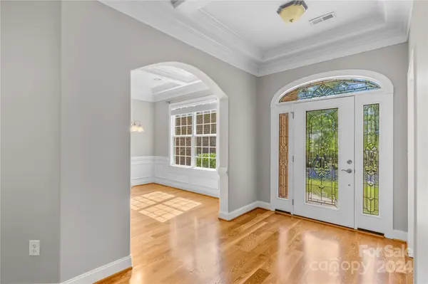 2427 Falcon LN, Statesville, NC 28625