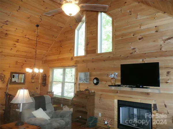 303 Laurel Ridge DR, Spruce Pine, NC 28777
