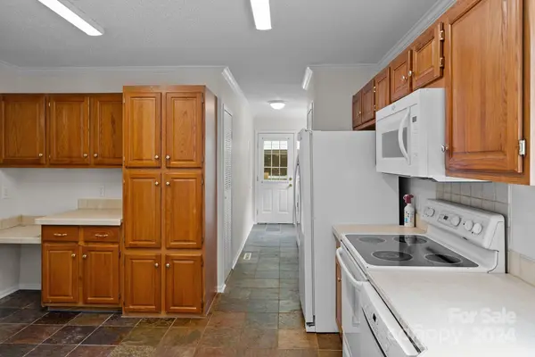 370 Laurel Heights DR, Burnsville, NC 28714