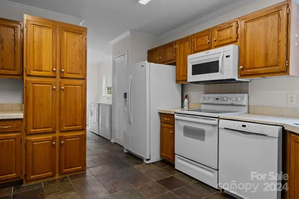 370 Laurel Heights DR, Burnsville, NC 28714