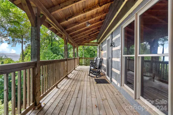 1297 Wipprecht DR, Spruce Pine, NC 28777