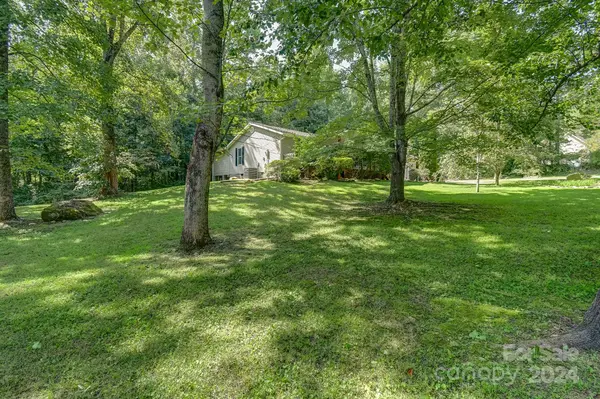 6 Bear TRL, Fairview, NC 28730