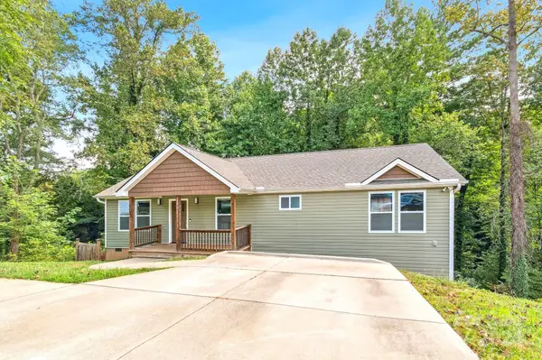 112 Tail Feather LN, Candler, NC 28715