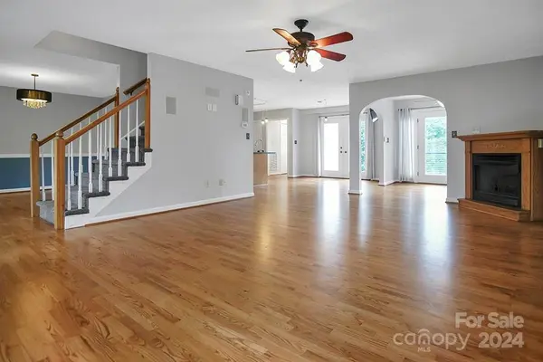 210 Harbor Point DR, Cherryville, NC 28021