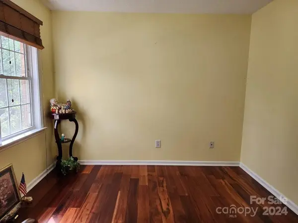 100 S Padali CT Mount Holly, NC 28120