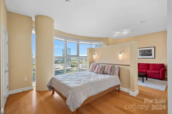 333 W Trade ST #1410, Charlotte, NC 28202