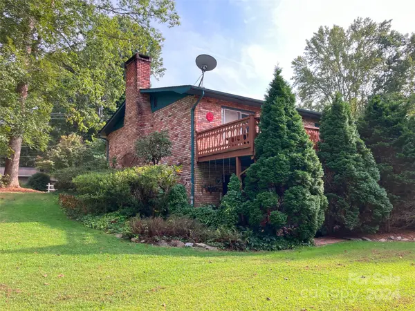 122 W Sweetbriar LN, Etowah, NC 28729