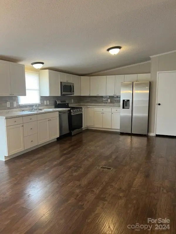 103 Paula LN, New Bern, NC 28562