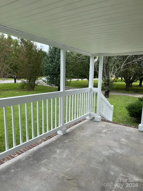 103 Paula LN, New Bern, NC 28562