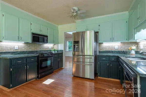 44 Justin DR, Etowah, NC 28729
