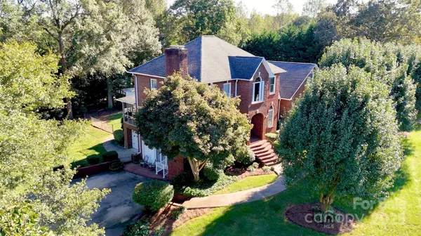 102 Sleaford CT, Dallas, NC 28034