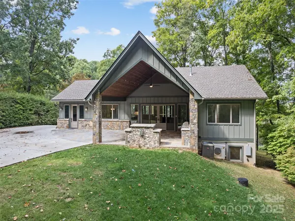 165 Breezemont DR, Waynesville, NC 28786
