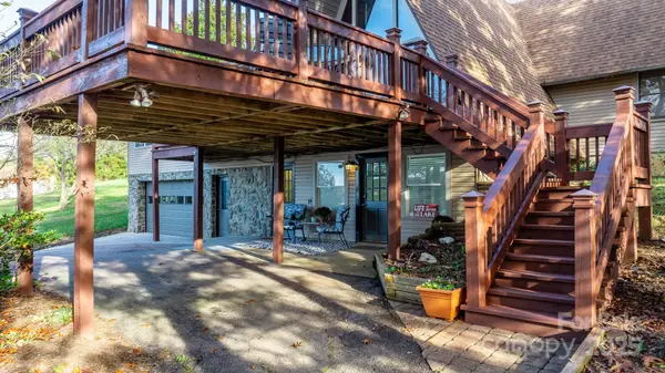 3453 6th Street DR NW, Hickory, NC 28601