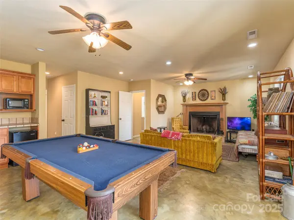 1159 Mount Chalet RD, Canton, NC 28716