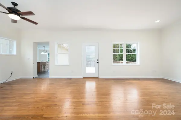 202 Ciccone DR, Hendersonville, NC 28791