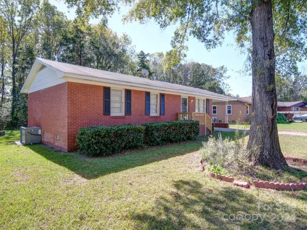 546 Roundtree CIR, Chester, SC 29706