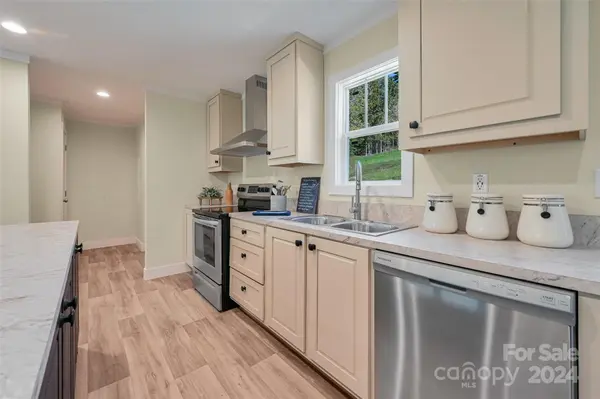 221 Appalachian WAY, Mars Hill, NC 28754