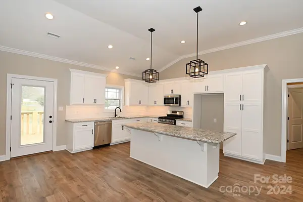 4916 Southview DR, Hickory, NC 28602