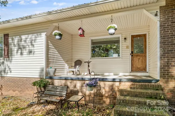 210 Woodside DR, Morganton, NC 28655