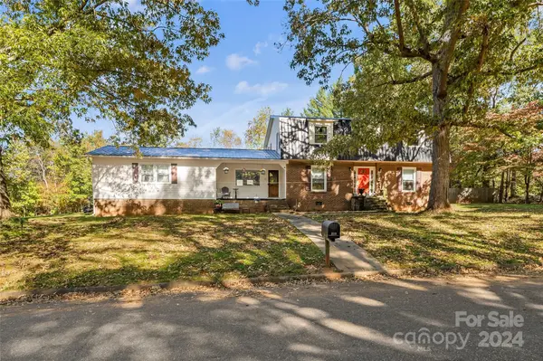 210 Woodside DR, Morganton, NC 28655