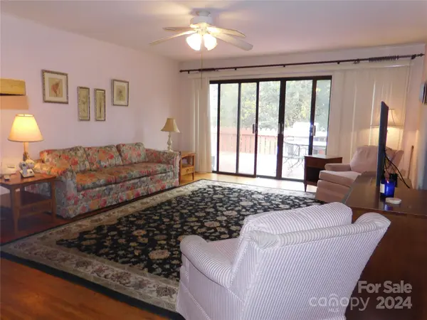 10 Bevlyn DR, Asheville, NC 28803
