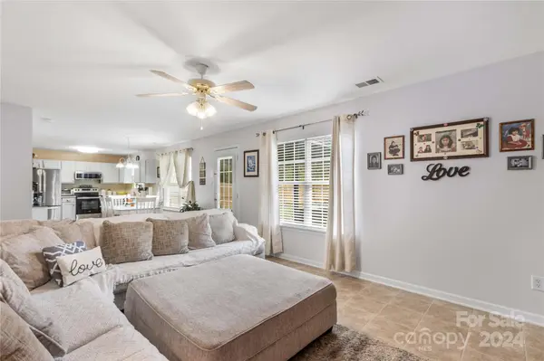2242 Taras Trace DR, Statesville, NC 28625