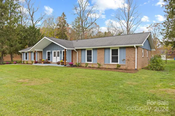 1 Oakbrook RD, Fletcher, NC 28732