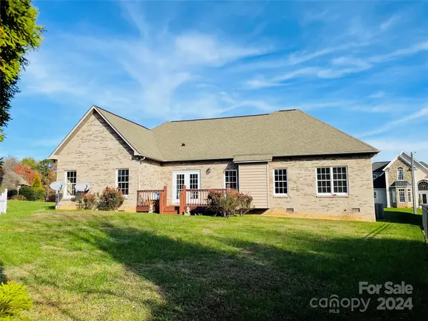 1820 31st Avenue LN NE, Hickory, NC 28601