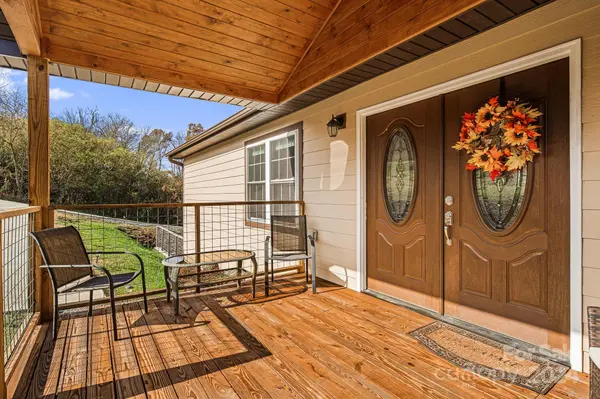 71 Foothills CV, Clyde, NC 28721