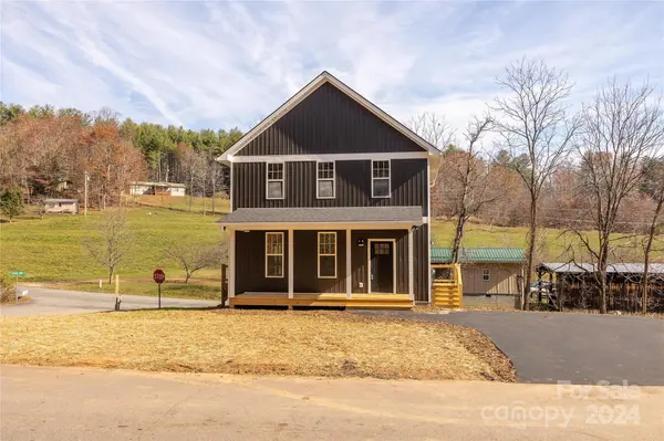 40 Scarlett Ridge DR, Marshall, NC 28753