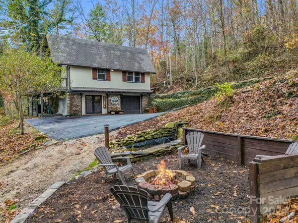 93 Foster Hill DR, Hendersonville, NC 28739