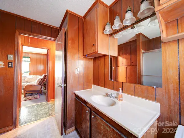 1869 Emma CIR, Lancaster, SC 29720