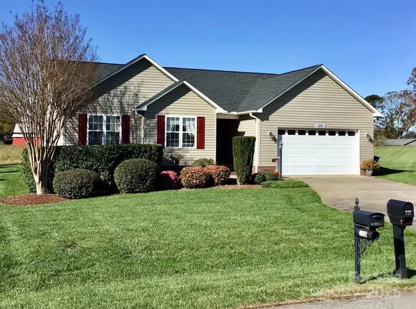 120 W Edinburgh CT, Statesville, NC 28625