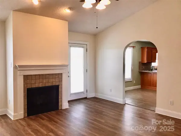 120 W Edinburgh CT, Statesville, NC 28625