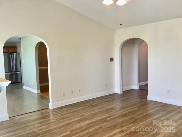 120 W Edinburgh CT, Statesville, NC 28625