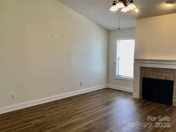 120 W Edinburgh CT, Statesville, NC 28625