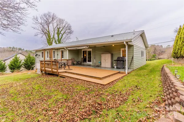 27 Dogwood DR, Weaverville, NC 28787