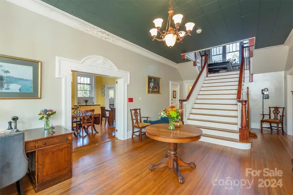 77 Kenilworth RD, Asheville, NC 28803