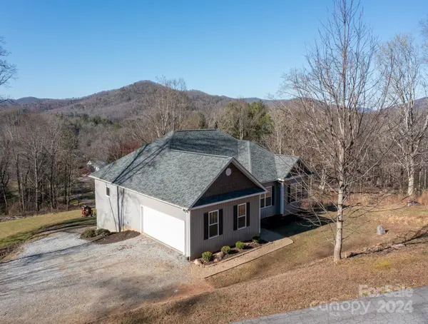 67 Cairens Ridge DR, Mills River, NC 28759