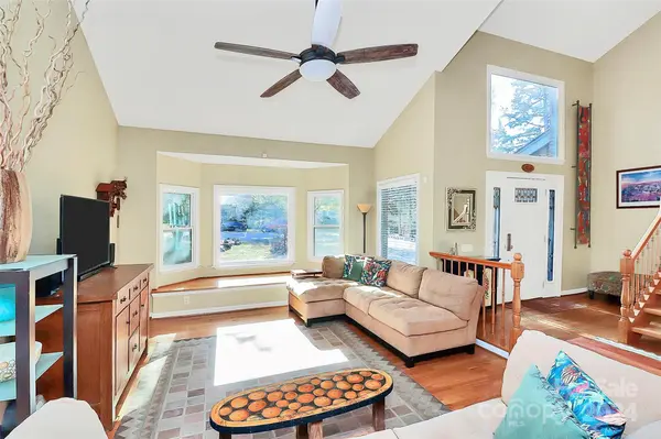 208 Foxlair CT, Matthews, NC 28105