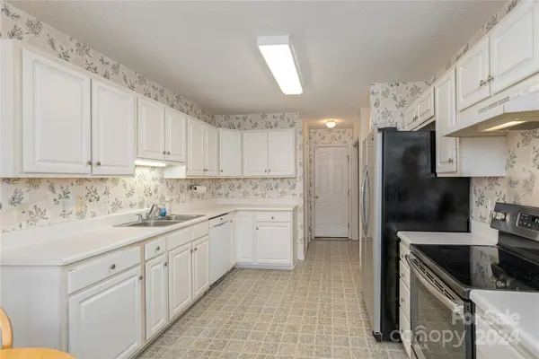 11 Briarbrook RD, Fletcher, NC 28732
